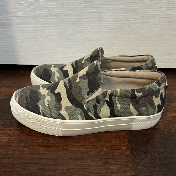 Steve Madden Gills-c Camouflage Platform Canvas Slip On Sneaker Womens 8 EUC - Picture 6 of 9